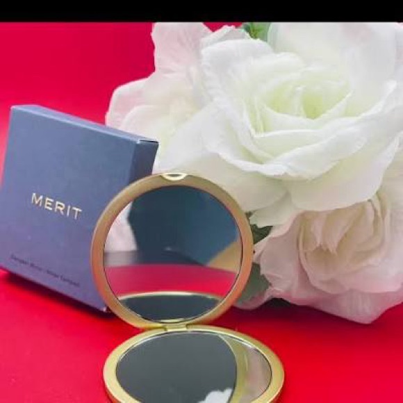 Merit Gold Compact Mirror - Picture 2 of 9